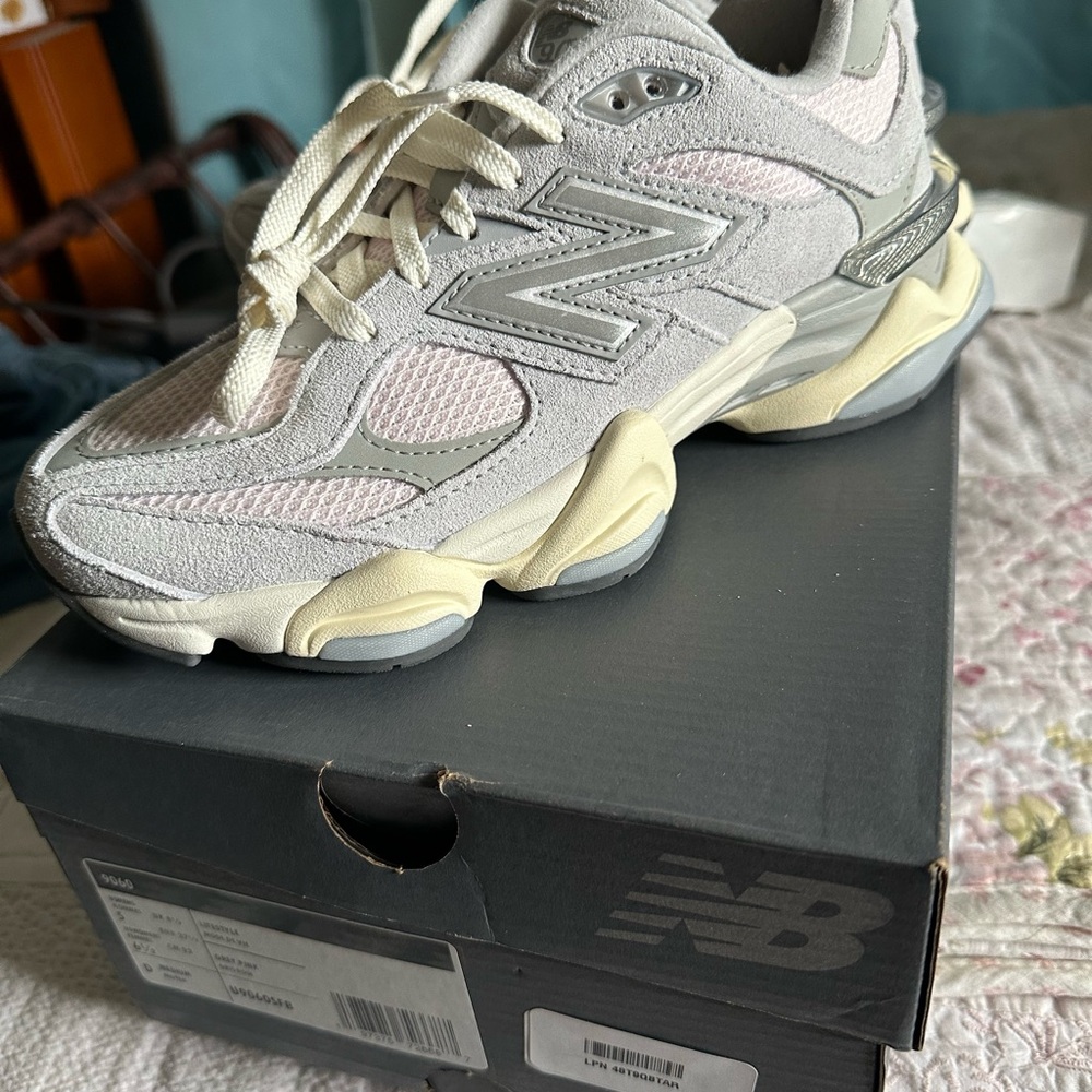 New Balance 9060 Sneakers Pink/grey women 6.5 (W).  NWT, in Box.